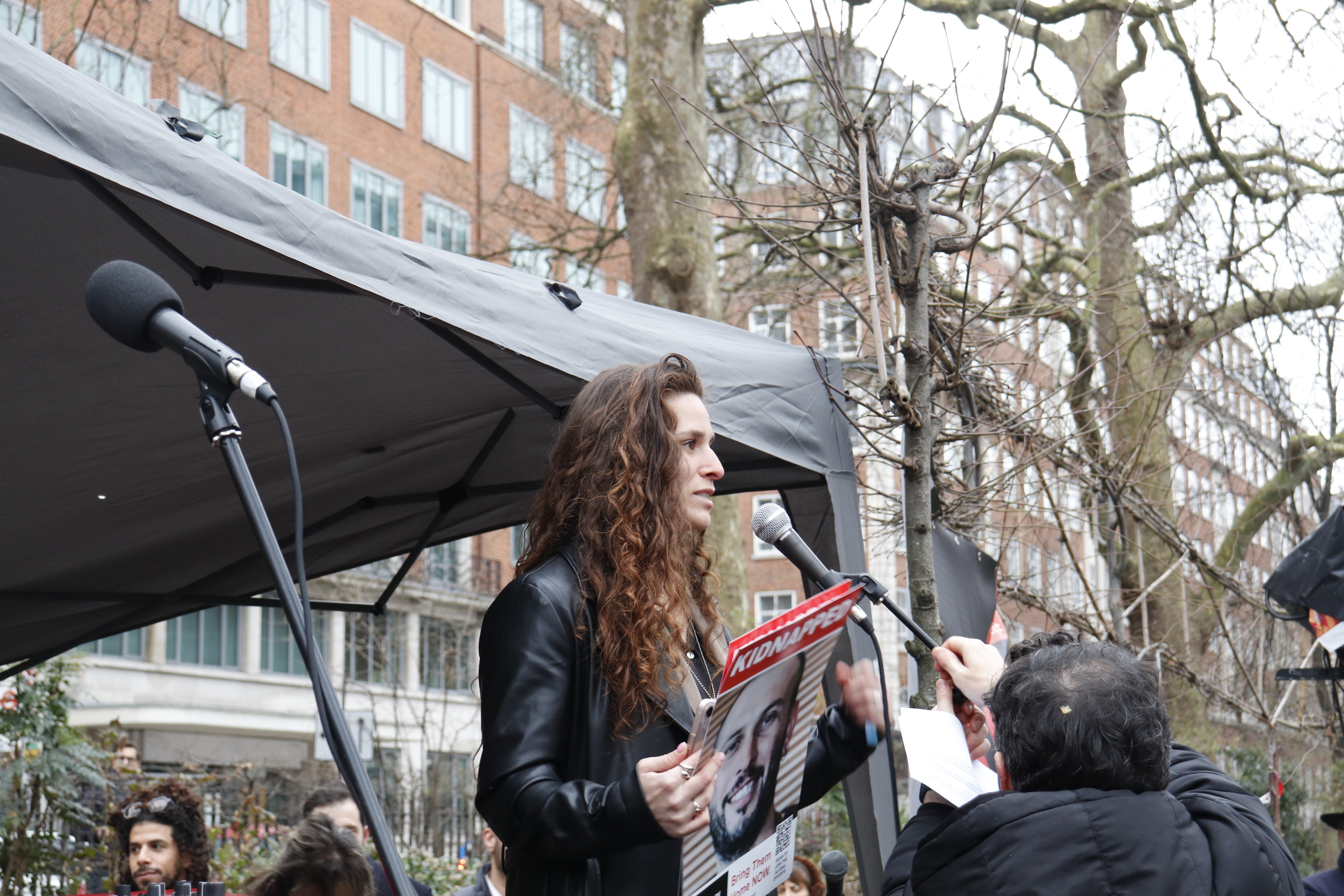 הילה פקלירו, ניצולה ממסיבת הנובה, בעצרת נגד הטרור בלונדון